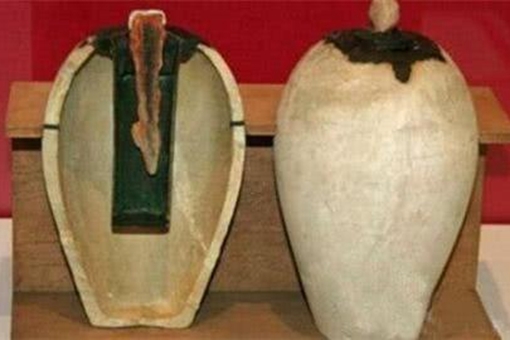 在伊拉克发现了2000多年前的电池?这是真的吗?