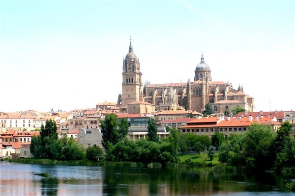 西班牙是发达国家吗:西班牙属于发达国家(达到标准)