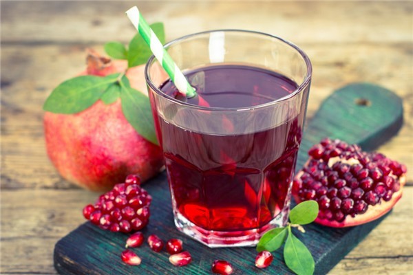 手上石榴汁怎么洗掉:用温水或者使醋就可以清洗干净了