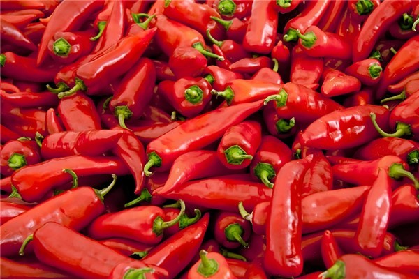 手切辣椒火辣辣的怎么才能消除:酒精消除辣椒碱(去辣感)