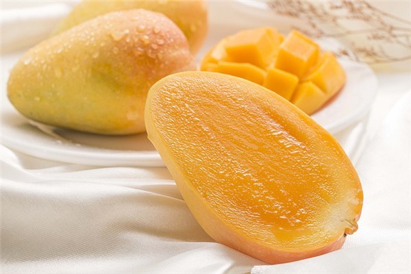 越南大青芒果怎么算熟:闻味道看果蒂(熟的味道更浓)