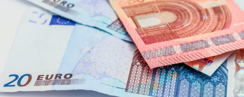 存三年定期利息可以每年取吗 具体情况如下