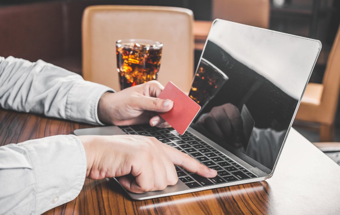 什么是借记卡 借记卡和储蓄卡的区别是什么